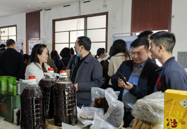 巴南区农禾电商亮相重庆市物业行业新产品品鉴推介交流活动 探索社区服务新路径